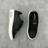 SAPATENIS LV PRETO COM DETALHE BRANCO
