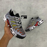 NIKE AIR MAX PLUS CINZA