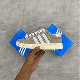 ADIDAS CAMPUS CINZA COM OFF